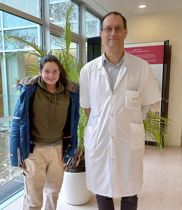 Lili et le Dr Stéphane VIGNES (Cognac-Jay) Lili et son Docteur préféré : Le Dr Stéphane VIGNES (COGNAC JAY)